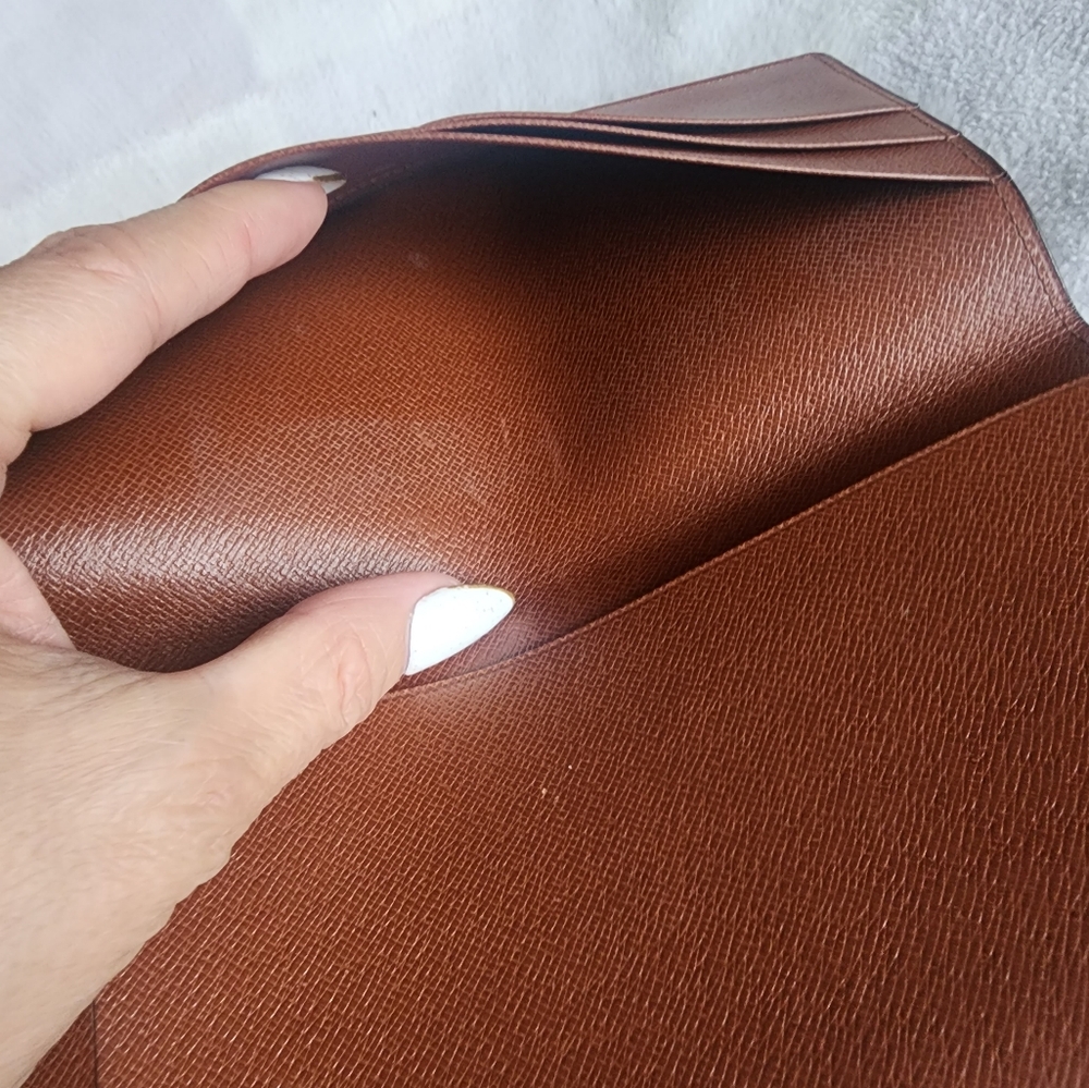 Authentic Louis Vuitton Monogram bi fold wallet - Picture 9 of 12